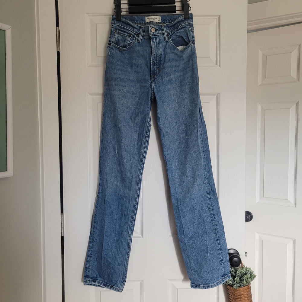 Abercrombie & Fitch The 90s Straight Ultra High Rise Jeans